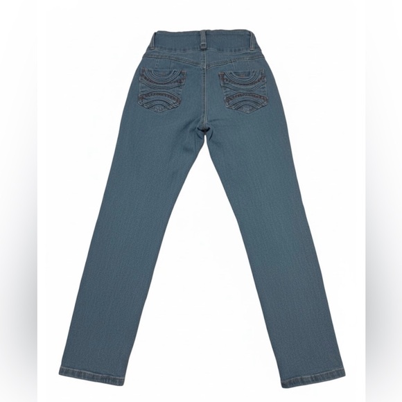 High-Waisted Blue Jeans - Picture 3 of 8